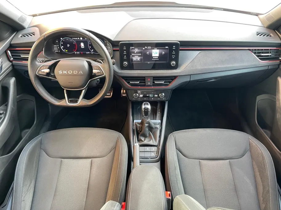 Škoda Kamiq 1.5 TSI Sport Business 150PK AUTOMAAT |Stoelverwarming| Climate control| Cruise Control| Parkeersensoren v+a| Achteruitrijcamera| Sportstoelen| Digitaal dashboard| Super strakke auto!