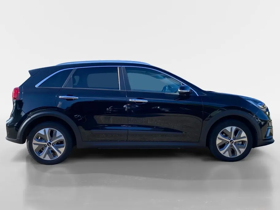 Kia e-Niro DynamicPlusLine 64 kWh Climate control | Stoel,- en stuurverwarming | Parkeercamera | Cruise control | Elek. schuif/kanteldak | 16 inch LM velgen |