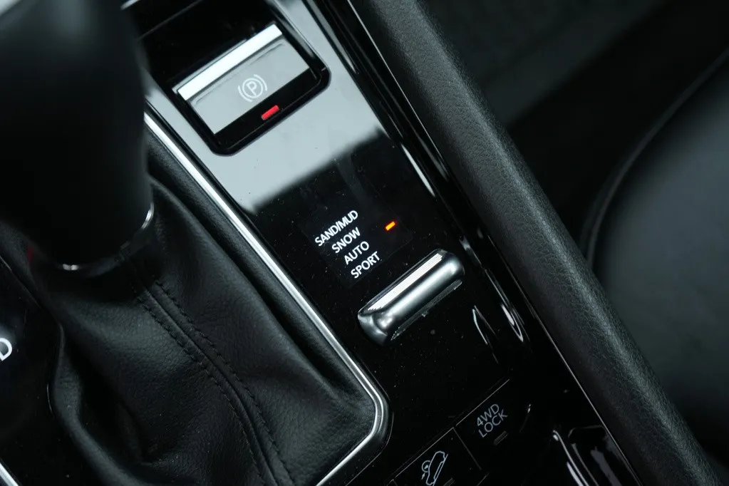 Jeep Compass 4xe 240 PK Hybrid S | Leder | Navi | Winter | Camera | 19'