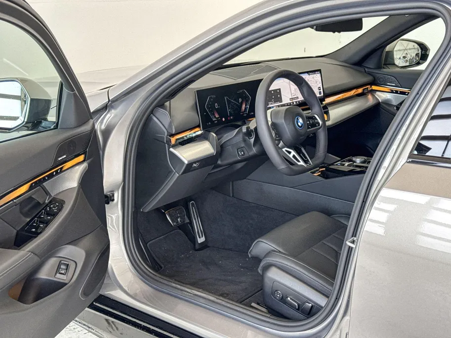 BMW i5 Sedan eDrive40 M Sport Edition