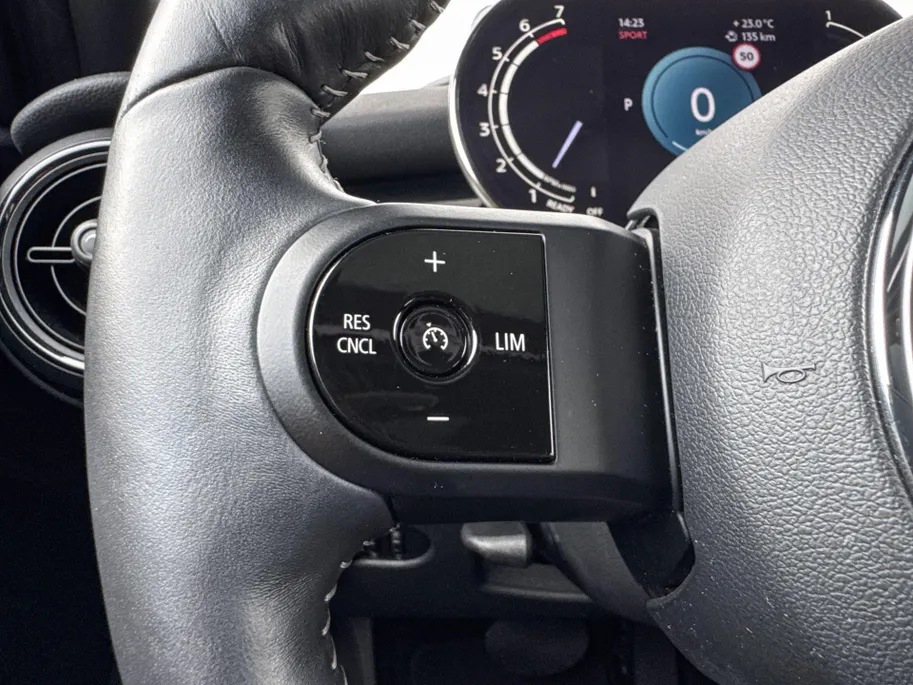 MINI Cooper 5-deurs 1.5 Cooper Camden Plus Edition