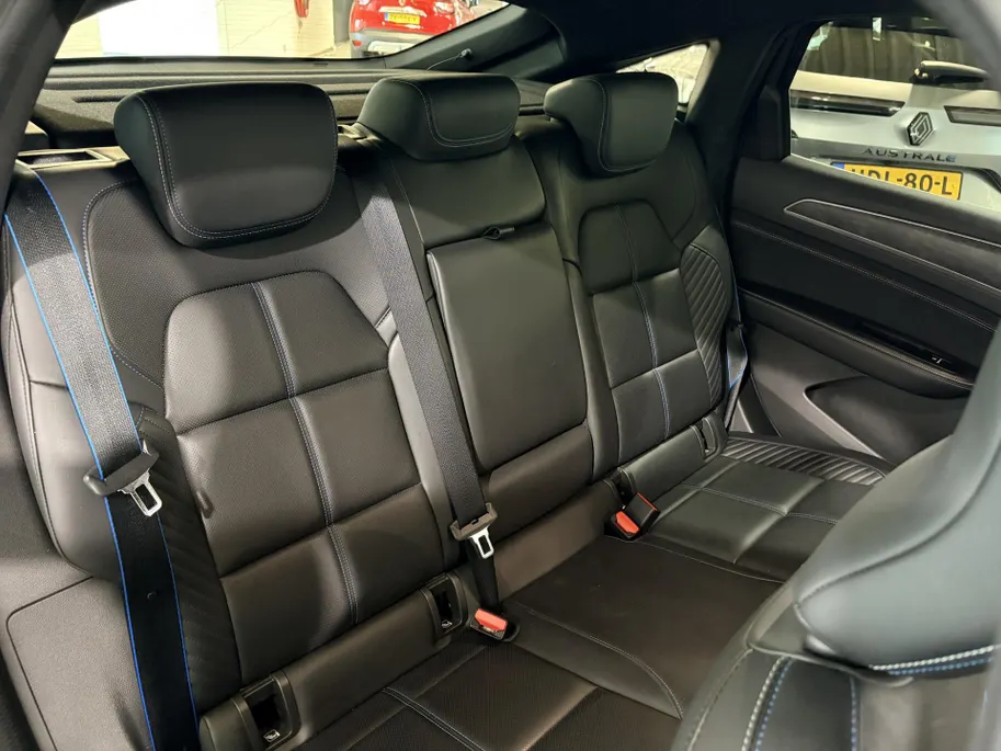 Renault Arkana 145PK E-Tech Full Hybrid Esprit Alpine Automaat | Navi | Camera | Digital Cockpit | Stoelverwarming | Apple CarPlay/Android Auto | 19' Lichtmetalen Velgen | Climate Control | Adaptive Cruise Control |