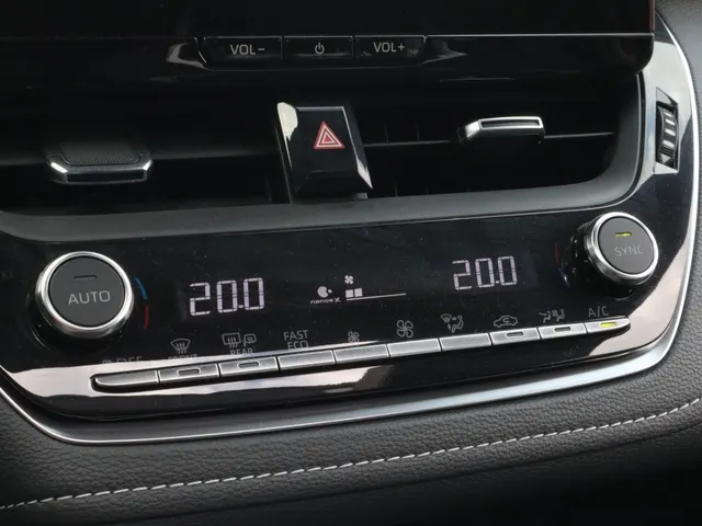 Toyota Corolla Touring Sports Hybrid 140 GR Sport | Schuif/Kantel Dak | Headup Display | Apple/Android Auto |