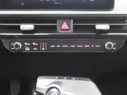 Kia EV6 Air 84 kWh | Stuur-/stoelverwarming | Camera | Cruise adapt. | Telefoonlader | Clima | Navi | 19' LM | LED | Apple Carplay/Android Auto |