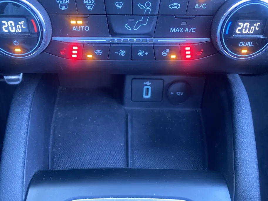 Ford Focus 2.3 EcoBoost ST-3 Performance 280 pk Performance Pack - Recaro Sportstoelen - Panoramadak - Adaptieve LED verlichting Trekhaak