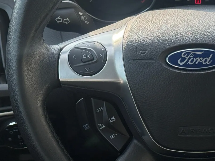 Ford Focus 1.6 TI-VCT Titanium | Automaat | Trekhaak | Zeer goed onderhouden | Voorruitverwarming | Parkeersensoren | Keyless | 12 maanden garantie! |