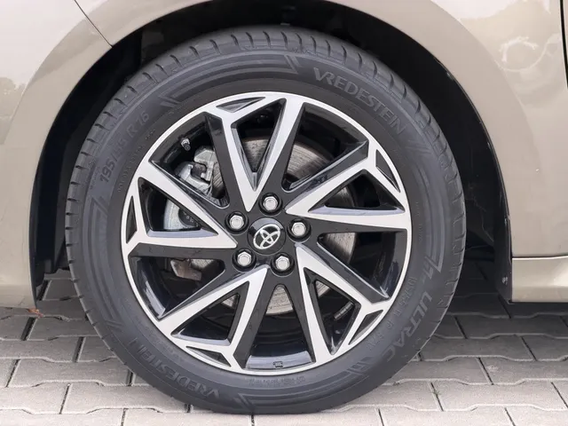 Toyota Yaris 1.5 Hybrid Dynamic | Keyless | Camera | Adapt. Cruise VERKOCHT