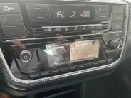 Volkswagen up! 1.0 65PK | Climate Control| Parkeersensoren| 4seizoen banden| Camera | Automatische verlichting| DEALER ONDERHOUDEN!!
