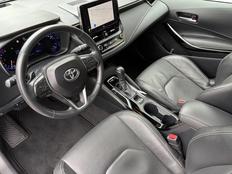 Toyota Corolla Touring Sports 2.0 Hybrid Executive | *1E EIGENAAR | FABRIEKSGARANTIE/ DEALER ONDERH. | PANO/ SCHUIFDAK | APPLE CARPLAY/ ANDROID AUTO | NAVI | CAMERA | VOL. LEDER | JBL SOUND | STOELVERWARMING |
