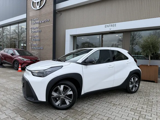 Toyota Aygo X Hybrid 115 play | LM Velgen | Stoelverwarming