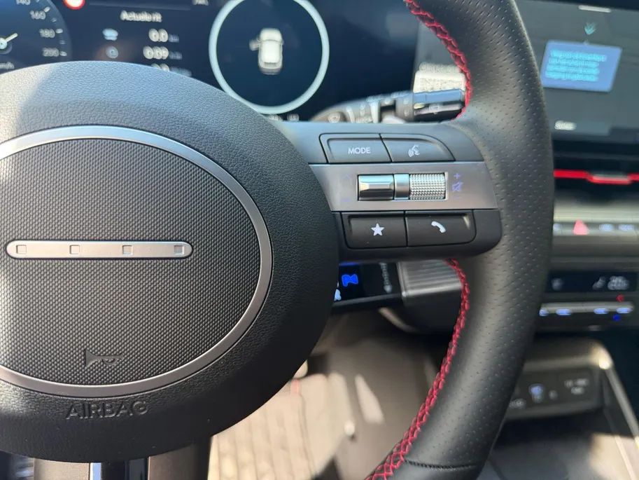 Hyundai Kona Electric N Line Business 64.8 kWh | Demo | Stoelverwarming | Navigatie | Apple CarPlay & Android Auto | 510 km rijbereik |