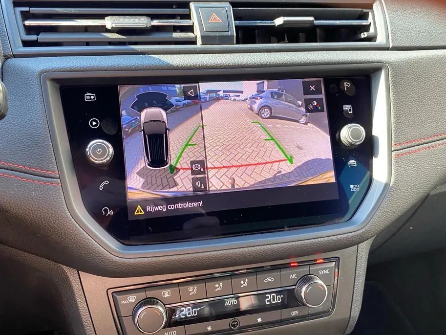 SEAT Arona 1.0 TSi 116pk FR Business Intense Trekhaak | CarPlay | Navi | Cruise | Two-Tone | Clima | Camera | Etc.