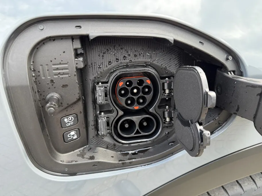 Nissan Leaf Evolve 52 kWh | NISSAN MORE 10 JAAR GARANTIE | 451 KM WLTP | 2500 EURO INRUILPREMIE | SNEL RIJDEN | BOSE | RONDOM CAMERA | CARPLAY |