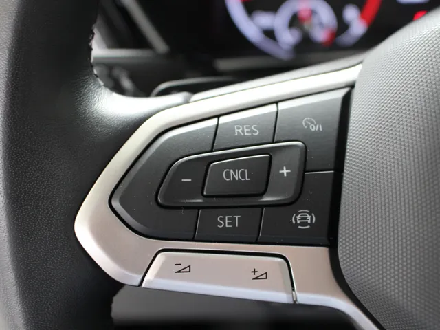 Volkswagen T-Cross 1.5 TSI DSG R-Line | Navigatie | PDC | 18 inch LM | Stoelverw.