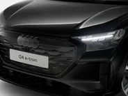 Audi Q4 Q4 S edition performance 82 kWh 286 PK · Glazen panoramadak · Trekhaak elek. wegklapbaar · Optiekpakket zwart