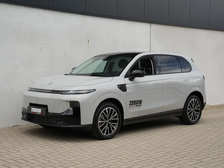 Leapmotor B10 Design Hybrid EV 18.8 kWh | Pano | Camera | Carplay | Navi
