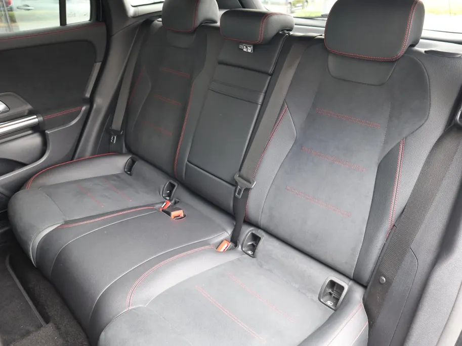 Mercedes-Benz EQA 250 AMG Line 67 kWh l Stoelverwarming l Ambiente lichtpakket l Achteruitrij camera