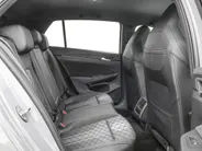 Volkswagen Golf 1.5 eTSI 150pk DSG R-Line · Apple/Android Car Play · Trekhaak ·  Camera + Parkeersensoren · Stoelverwarming · Garantie t/m 24-09-2030 of 100000km.