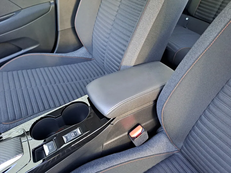 Peugeot e-208 EV Active Pack 50 kWh | Cruise control | Navigatiesysteem | Keyless start | DAB | LM Velgen | 100% Elektrisch | SOH 95,6 %