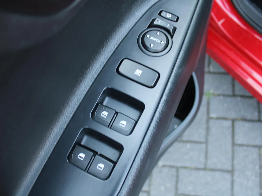Kia Rio 1.0 TGDI ExecutiveLine | Trekhaak | Stuur-/stoelverwarming | Camera | Skai leer | 17' LM | Carplay | All seasons | Clima | Navi | Cruise |