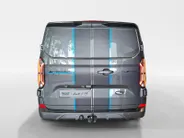 Ford E-Transit Custom 340 L2H1 Sport 71 kWh 218 pk | NIEUW TE BESTELLEN | 17' LM velgen | Laadruimtebescherming | Achteruitrijcamera | All weather banden | Trekhaak | Rijklaarprijs!