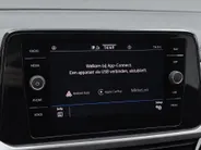 Volkswagen T-Roc 1.0 TSI 110pk Life · Trekhaak · Camera · Dodehoeksensoren · Adaptive Cruise Control · Apple/Android Car Play · Clima ·