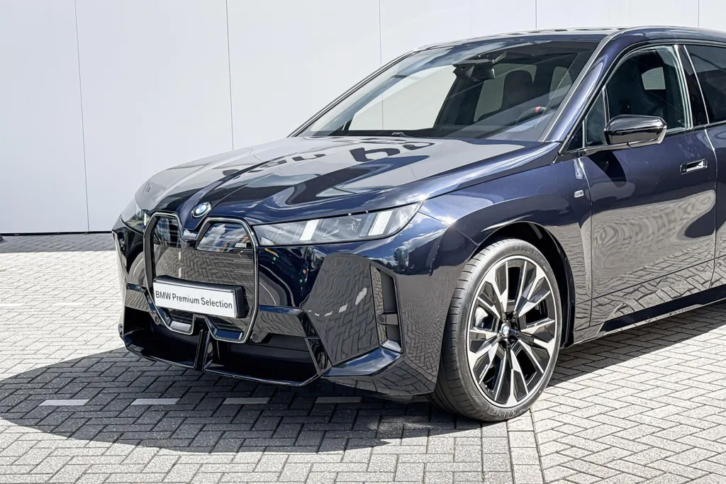 BMW iX xDrive M70