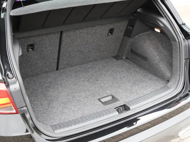 SEAT Arona 1.0 TSI FR 110 PK 110 PK | 6 Versnellingen | CRUISE | NAVI | PDC