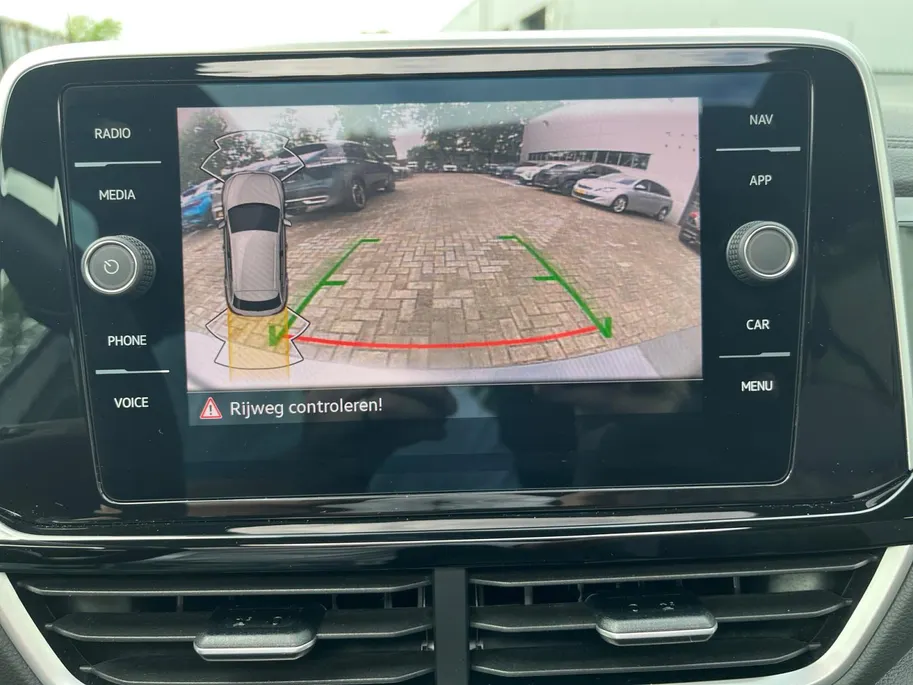 Volkswagen T-Roc 1.5 TSI R-Line Edition | Panoramadak | Parkeercamera | Adaptieve Cruise Control