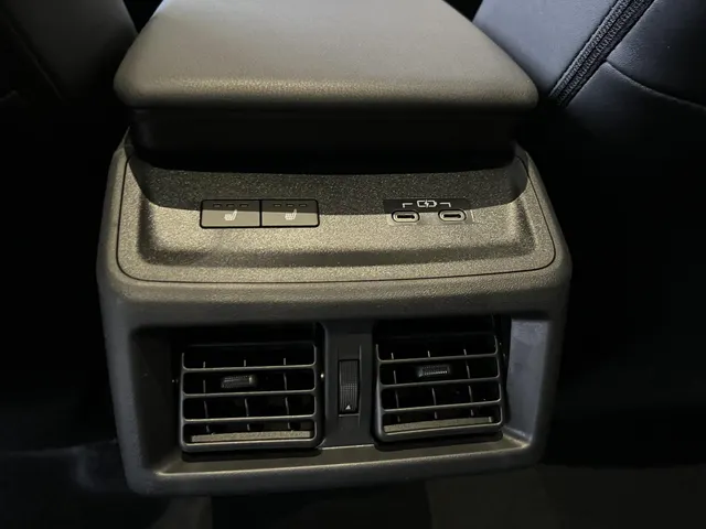 Subaru Solterra 4E-xperience 73.1 kWh | NIEUW MODEL!!! | 100% Elektrisch | Uit Voorraad Leverbaar | Panoramisch Dak | Dubbelen Draadloze Telefoonoplader | Nieuw Multimedia Systeem