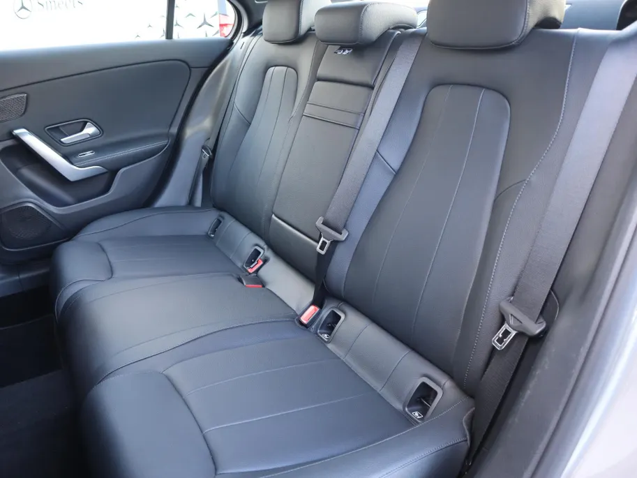 Mercedes-Benz A-Klasse 250 e Business Solution Luxury Limited l Panoramadak l Stoelverwarming l Ambiente lichtpakket