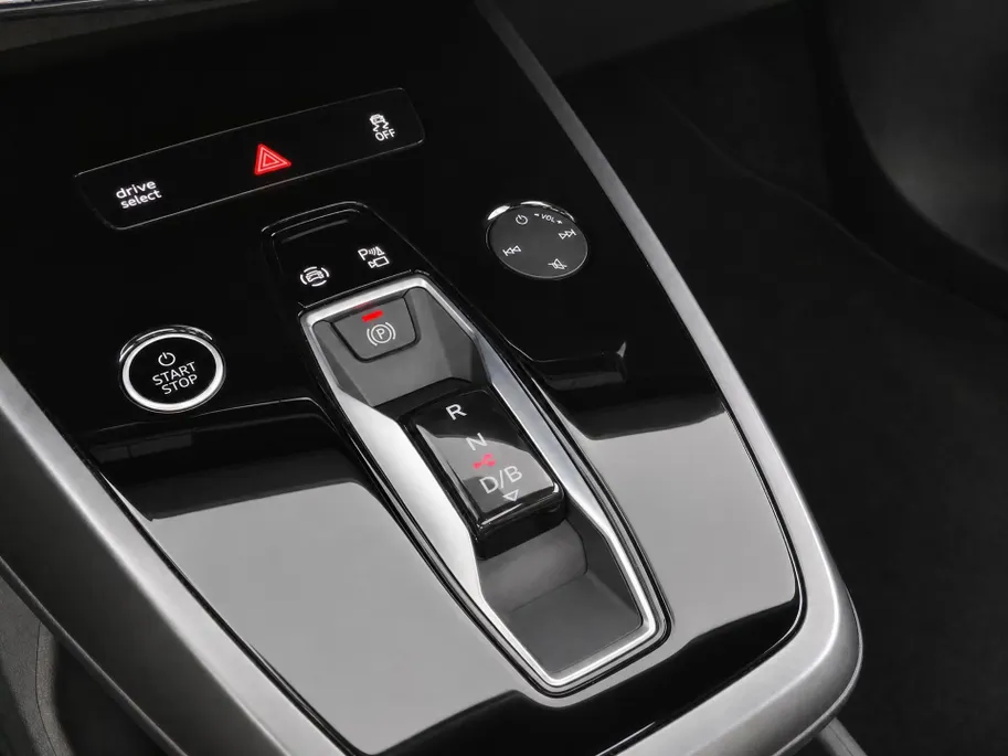 Audi Q4 e-tron 45 quattro Advanced edition 82 kWh 210kW/286PK · Panoramadak · Trekhaak · Camera · Apple/Android Car Play · Adaptive Cruise Control · Elektrische stoelverstelling · Stoelverwarming · Drive select