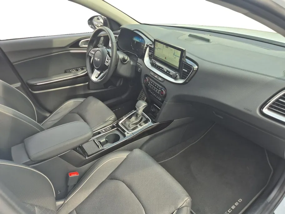 Kia XCeed Executiveline | Cruise Control | Climate Control | Camera | Memory Stoelen | Open Dak | Stoelverwarming | Stuurverwarming | Stoelverkoeling | Elektrische Kofferbak |