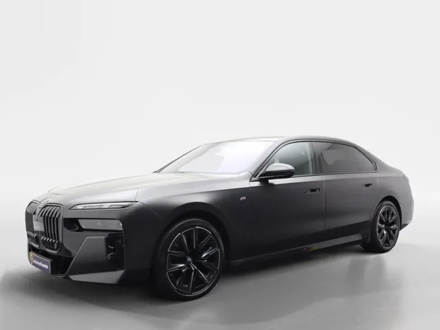 BMW i7