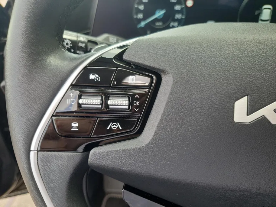 Kia Niro 1.6 GDi Hybrid DynamicPlusLine | Schuifdak | Stoel en stuurverwarming | Dodehoekdetectie | Head-up Display | Camera | verbruik 1 op 20!