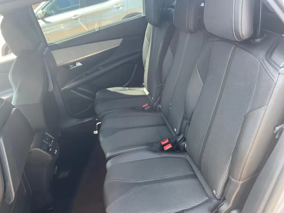 Peugeot 5008 1.2 Hybrid 136 GT *Automaat*Navi+Camera*Climate*Parc Assist*7 Stoelen*RIJK UITGERUST!