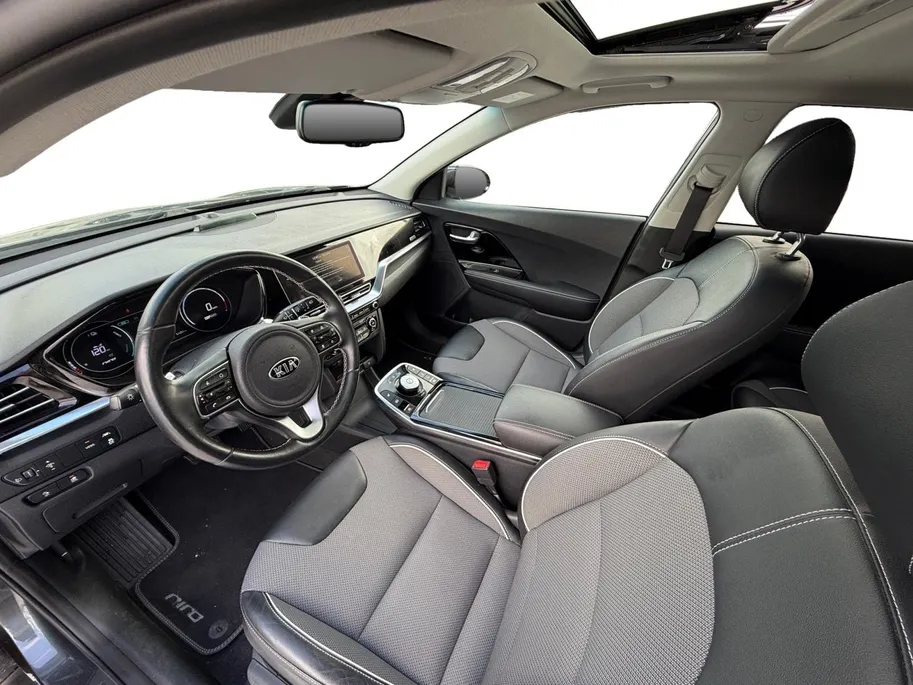 Kia e-Niro DynamicPlusLine 64 kWh | *1E EIGENAAR | FABRIEKSGARANTIE | SCHUIF- KANTELDAK | APPLE CARPLAY/ ANDROID AUTO | NAVI | CAMERA | STUUR/ STOELVERWARMING | STOF/ LEDER | ETC…