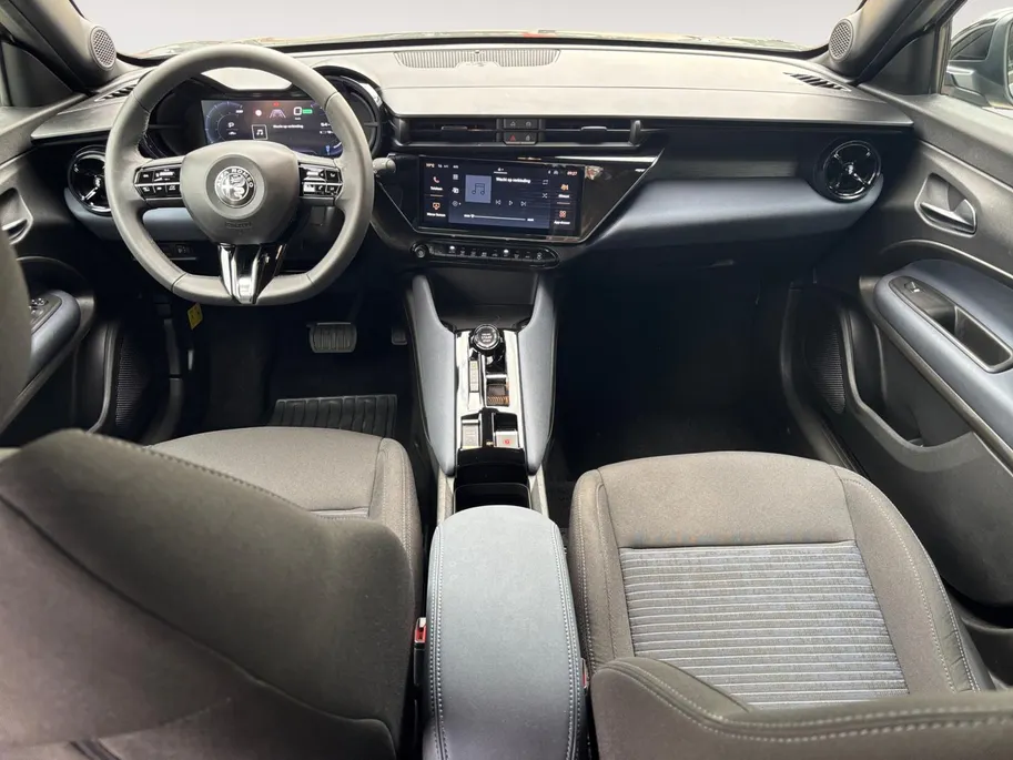Alfa Romeo Junior Elettrica 54 kWh 156PK AUTOMAAT | APPLE CARPLAY | ADAPTIVE CRUISE CONTROL | PARKEER SENSOREN | AIRCO |