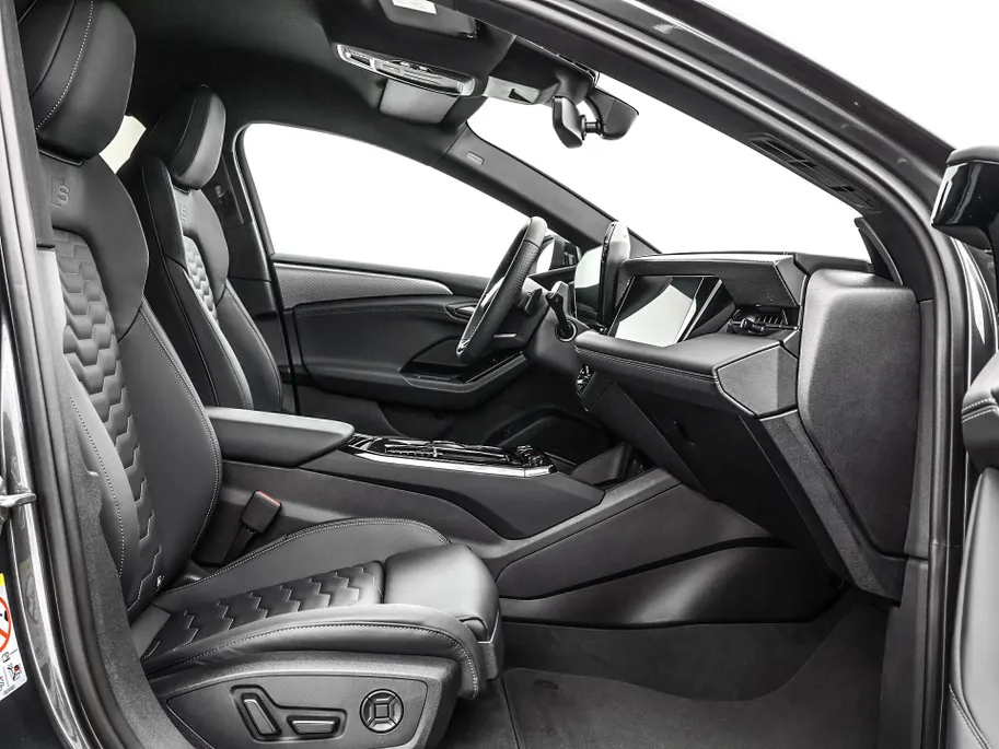 Audi A6 e-tron S edition 83 kWh 286 PK · Trekhaak elek. wegklapbaar · Zwarte lederen sportstoelen · Optiekpakket zwart