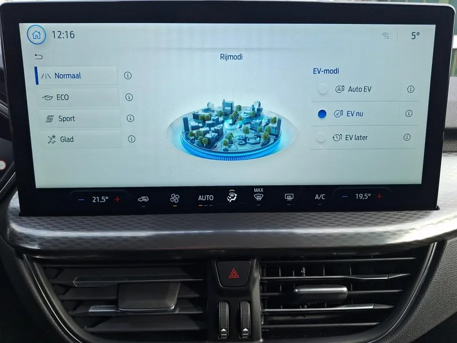 Ford Kuga 2.5 PHEV Titanium | Panoramadak | Camera | Navigatie | Climate Control | Draadloze Apple Carplay&Android Auto | 17' Lichtmetaal | Parkeersensoren |