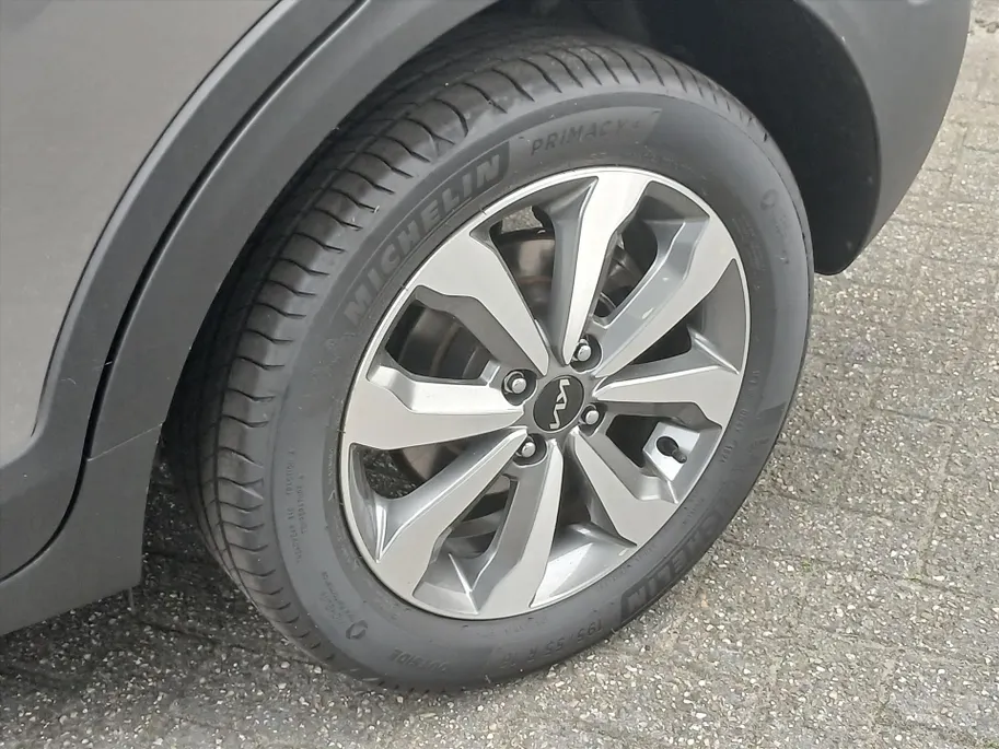 Kia Stonic 1.0 T-GDi MHEV 100pk DynamicPlusLine / Navi /Camera / Stoel-stuurverwarming