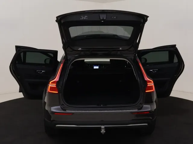 Volvo V60 Cross Country 2.0 B5 AWD Plus Bright | 360° camera | Harman/Kardon