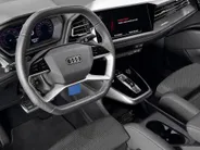 Audi Q4 e-tron 45 quattro S Edition 82 kWh/285pk · Trekhaak · Apple/Android Car Play · Sonos · Camera · 21'' · Adaptive Cruise Control · Stoelverwarming ·