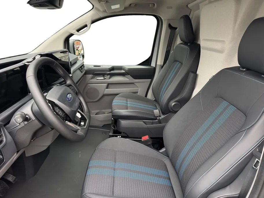 Ford Transit Custom 320 2.5 PHEV L2H1 Sport 233 pk Automaat | Navigatie | inklapbare trekhaak | 2 persoons | 19' LM velgen | Financial Lease - 0,99% rente op max 48 maanden