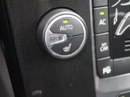 Volvo V40 Cross Country 1.5 T3 Dynamic Edition | Trekhaak | 17' LM | Panoramadak | Leer | PDC v+a | Camera | Stoel-/voorruitverwarming | HK audio |