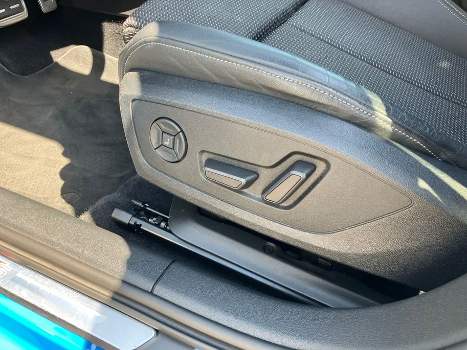 Audi A3 Sportback 45 TFSIe 245pk S edition Competition · Panoramadak · Camera · Massage functie · Apple/Android Car Play · Adaptive Cruise Control · Elektrisch verstelbare stoelverstelling · Stoelverwarming ·