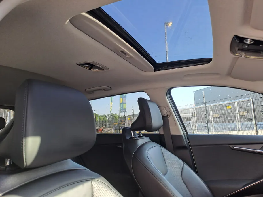 Kia Niro EV ExecutiveLine 64.8 kWh | Automaat | 100% Elektrisch | Schuifdak | Leder | Navigatie | Camera | Harman Kardon | Cruise control adaptief  | Stoel en stuur verwarming en verkoeling | SOH 97,6%