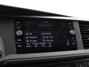 Volkswagen Bedrijfswagens Transporter 2.0 TDI 150pk DSG L1H1 28 · Apple/Android Car Play · Afneembare Trekhaak · Cruise Control · Airco · Navigatie · Parkeersensoren ·