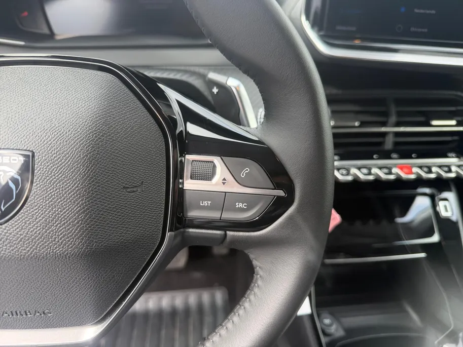 Peugeot 208 1.2 Hybrid 110 e-DCS6 Allure | Automaat | Parkeersensoren | Apple Carplay & Android Auto | Cruise Control | Bluetooth | 12 Maanden BOVAG Garantie