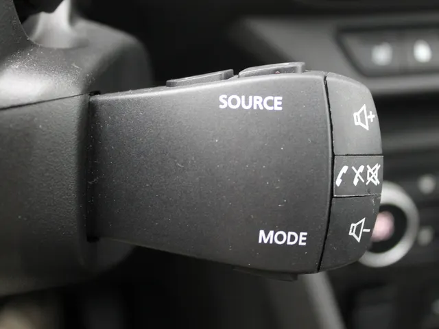Dacia Sandero Stepway 1.0 TCe 100 PK ECO-G Extreme | Glazen schuifkanteldak | 4 seizoensbanden | Stoelverwarming voor | Pack assist | nog 2 jaar * fabrieksgarantie |